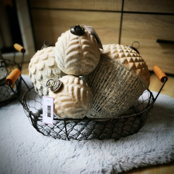 Metallkorb mit festem Holzgriff - DekoEule- Onlineshop für Landhausdeko, Deko Landhausstil, Farmhausdeko, Landhausstil Deko