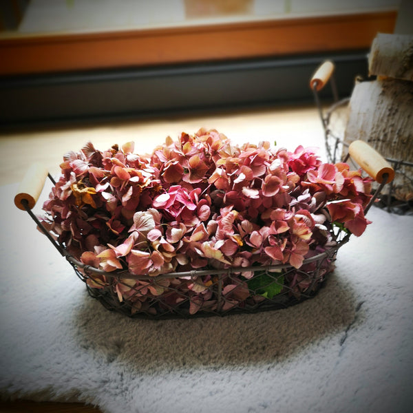 Metallkorb mit festem Holzgriff - DekoEule- Onlineshop für Landhausdeko, Deko Landhausstil, Farmhausdeko, Landhausstil Deko