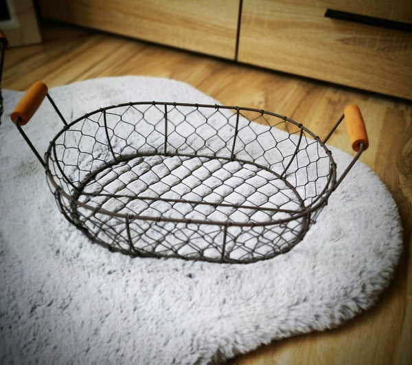 Metallkorb mit festem Holzgriff - DekoEule- Onlineshop für Landhausdeko, Deko Landhausstil, Farmhausdeko, Landhausstil Deko