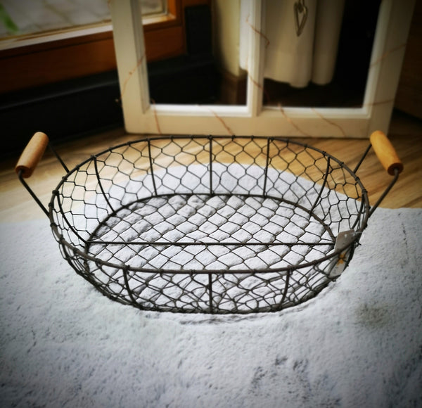 Metallkorb mit festem Holzgriff - DekoEule- Onlineshop für Landhausdeko, Deko Landhausstil, Farmhausdeko, Landhausstil Deko