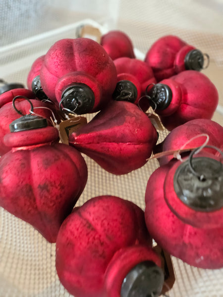 Weihnachtsbaumkugel in Zapfenform -rot- - DekoEule- Onlineshop für Landhausdeko, Deko Landhausstil, Farmhausdeko, Landhausstil Deko