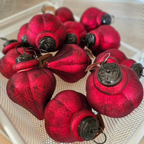 Weihnachtsbaumkugel in Zapfenform -rot- - DekoEule- Onlineshop für Landhausdeko, Deko Landhausstil, Farmhausdeko, Landhausstil Deko