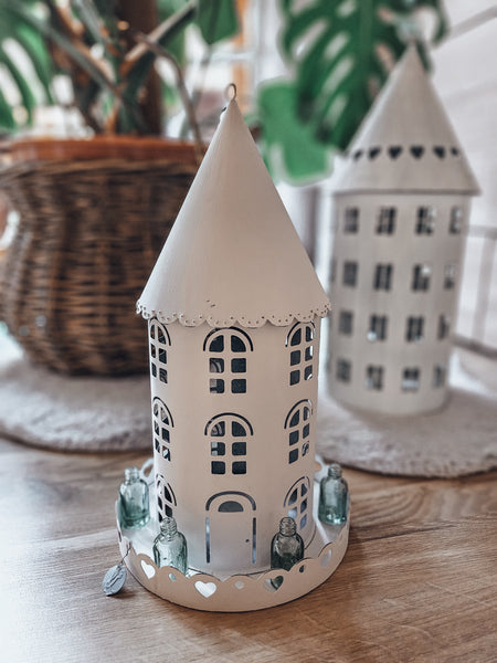 Vogelhaus-Laterne mit Fläschchen - DekoEule- Onlineshop für Landhausdeko, Deko Landhausstil, Farmhausdeko, Landhausstil Deko